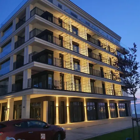 Baltic Infinity 417 - & Pool Access Apartment