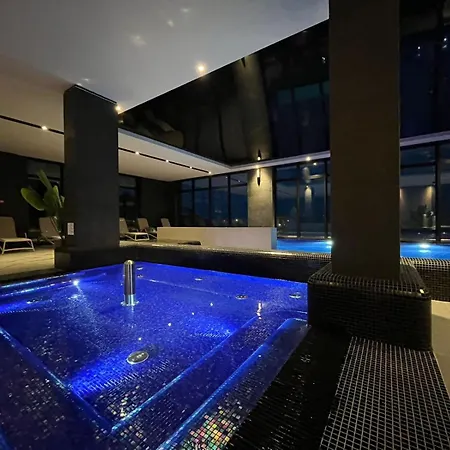 Baltic Infinity 417 - & Pool Access Apartment